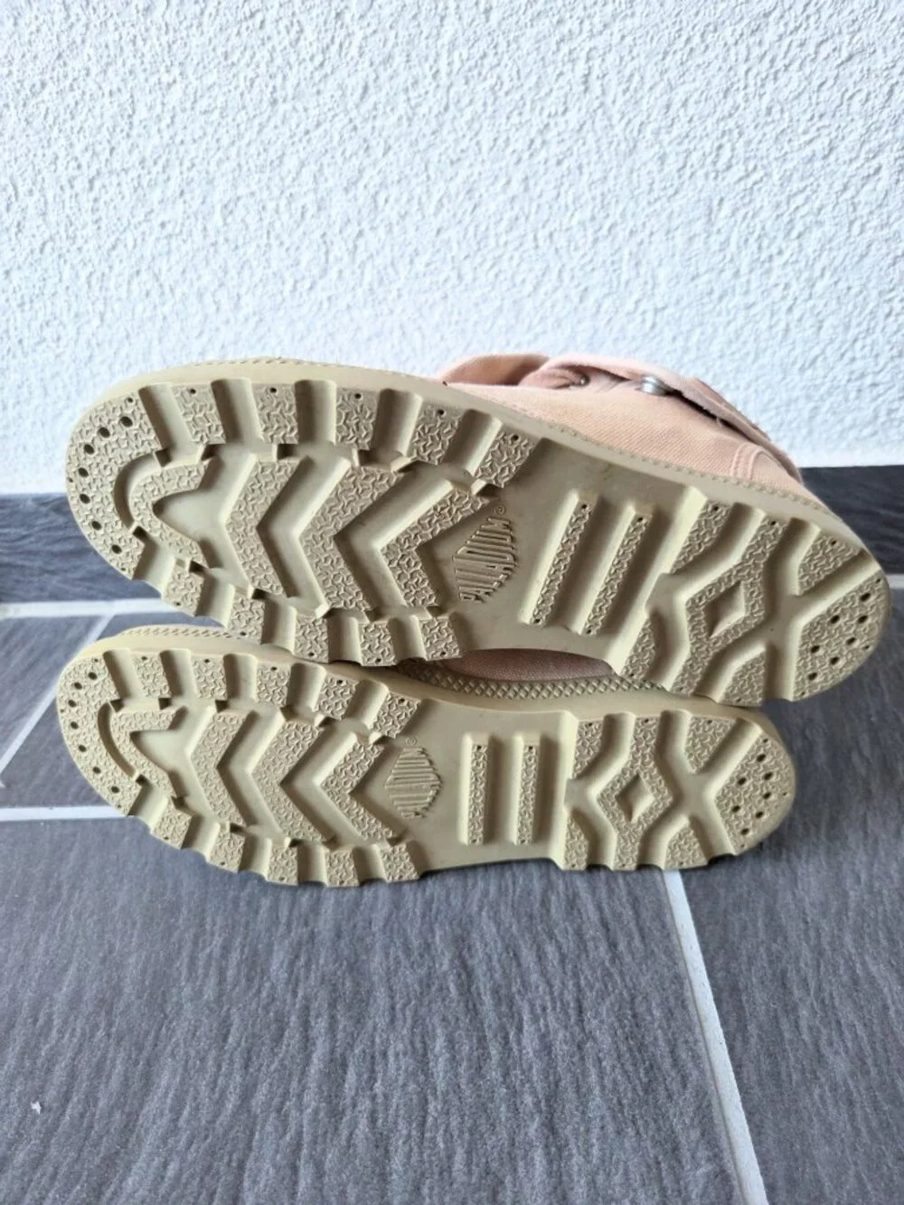Palladium Tan Pink Putty Baggy Low Fold Over Combat Lace Up Boot Women's size 9